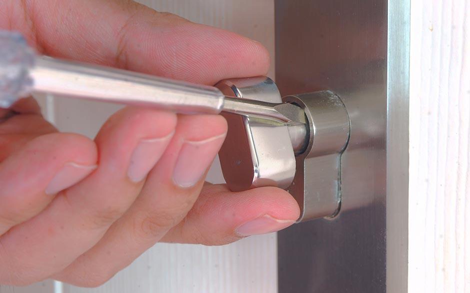 demonter une serrure de porte d'entrée Vincennes